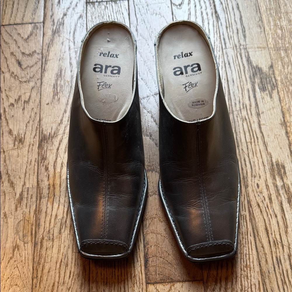 Ara Women's Silver Leather Mules
